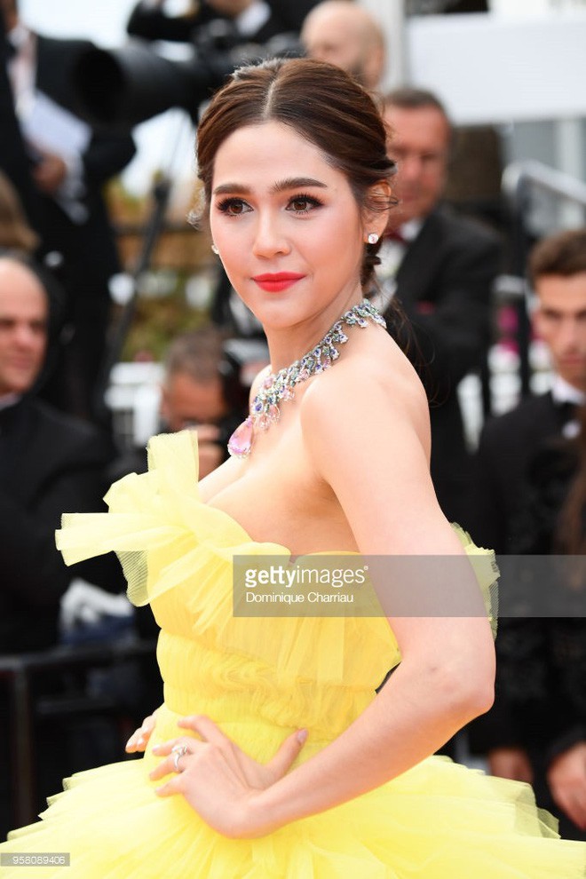Phạm Băng Băng vắng mặt, người đẹp Tân Cương thành tâm điểm thảm đỏ LHP Cannes - Ảnh 5.