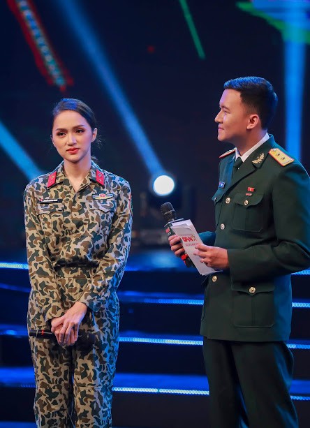 Hoa hậu Hương Giang gây chú ý khi tham gia chương trình Dấu ấn và khát vọng - Ảnh 3.