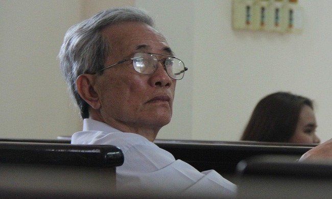Buộc ông Nguyễn Khắc Thuỷ thi hành án tù 3 năm vì tội dâm ô trẻ em  - Ảnh 1.
