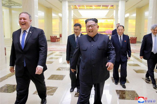 Người đưa tin từ địa ngục trên bàn họp với ông Kim Jong-un - Ảnh 1.