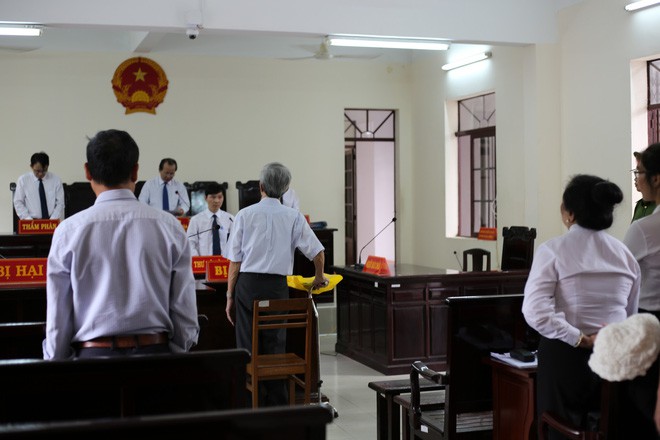 Thẩm phán Thiện nói nếu phạt tù, ông Nguyễn Khắc Thủy sẽ tìm đến cái chết - Ảnh 4.