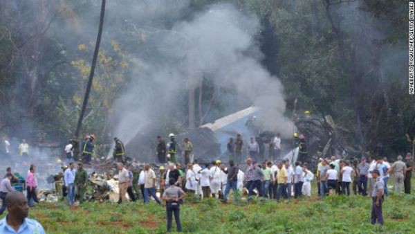 Hình ảnh vụ rơi máy bay Boeing 737 ở Cuba.