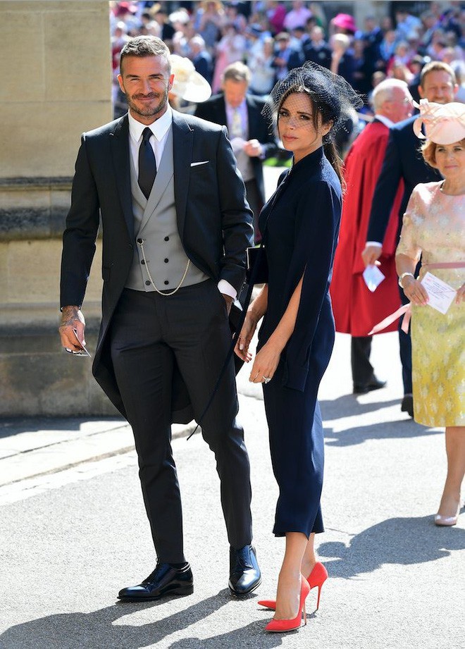 Vợ chồng Beckham quá đẹp và sang chảnh, chiếm trọn spotlight của dàn khách mời tại đám cưới Hoàng gia - Ảnh 1.