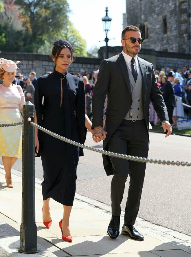 Vợ chồng Beckham quá đẹp và sang chảnh, chiếm trọn spotlight của dàn khách mời tại đám cưới Hoàng gia - Ảnh 2.