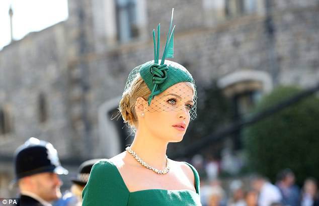 Cháu gái cố Công nương Diana thu hút sự chú ý vì quá xinh đẹp tại đám cưới Hoàng gia - Ảnh 1.