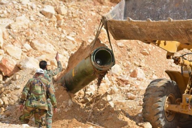 Quân đội Syria chiếm giữ kho vũ khí khủng và tên lửa đạn đạo của phe thánh chiến ở Qalamoun - Ảnh 2.
