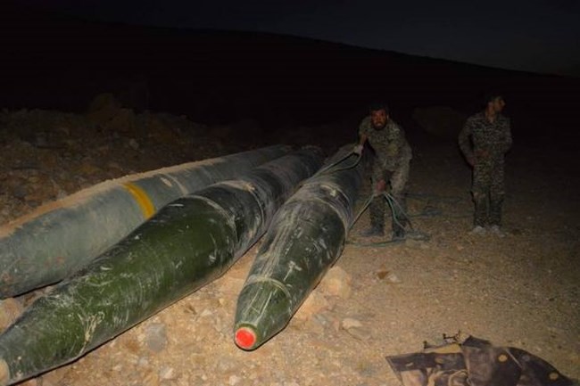 Quân đội Syria chiếm giữ kho vũ khí khủng và tên lửa đạn đạo của phe thánh chiến ở Qalamoun - Ảnh 11.