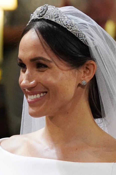 Meghan Markle quá xinh đẹp nhưng không phải ai cũng biết bí mật về chiếc vương miện mà cô đội  - Ảnh 2.