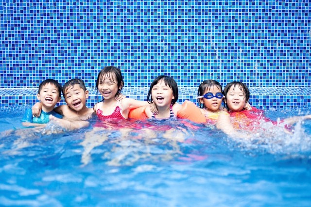 Hành động tưởng chẳng có gì nghiêm trọng ở bể bơi có thể khiến trẻ bị xâm hại tình dục mà cha mẹ không hề hay biết - Ảnh 1.