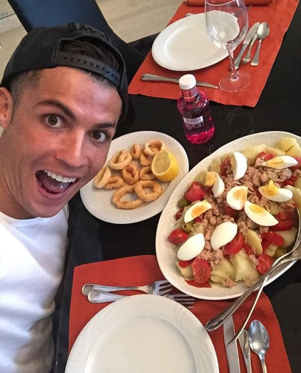 Tiết lộ thực đơn khoa học giúp Ronaldo duy trì phong độ ở tuổi 33 - Ảnh 2.