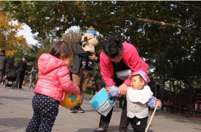 Trung Quốc xem xét bỏ giới hạn sinh con vào năm 2019 - Ảnh 1.