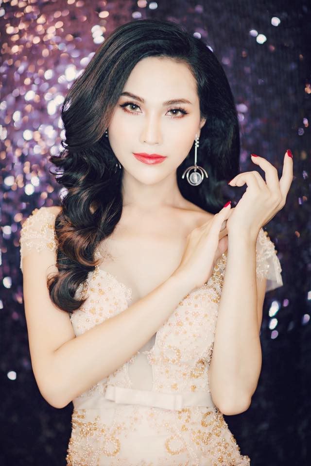 Vẻ đẹp nóng bỏng của Hoa hậu chuyển giới Việt Nam đầu tiên - Ảnh 3.