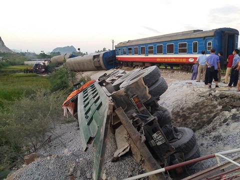 Hiện trường vụ tai nạn lật tàu ở Thanh Hóa.