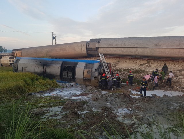 Vụ tai nạn tàu hỏa ở Thanh Hóa: Nhiều toa tàu trật khỏi đường ray.