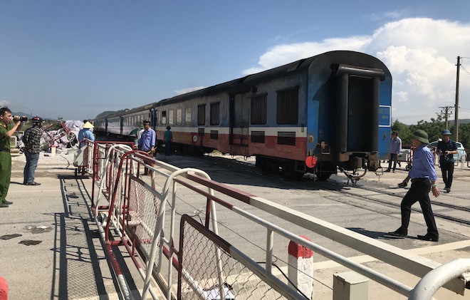 Thông tuyến đường sắt qua hiện trường vụ lật tàu nghiêm trọng ở Thanh Hoá