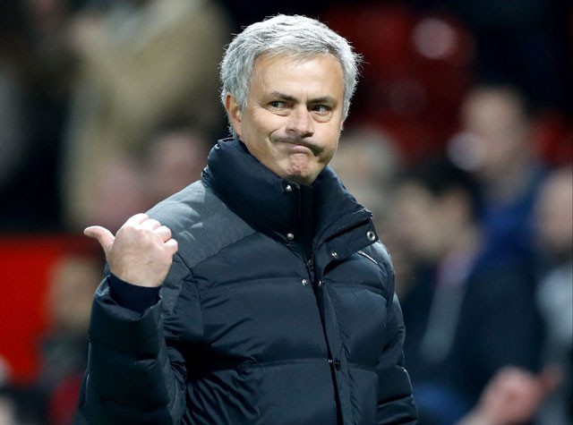 Mourinho ra tối hậu thư: Chạy ngay đi, đừng làm mọi điều tồi tệ hơn - Ảnh 1.