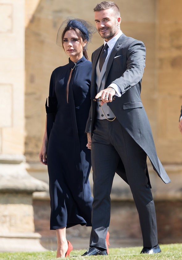 Victoria Beckham đáp trả khi bị chỉ trích vì không chịu cười tại đám cưới Hoàng tử Harry - Ảnh 1.