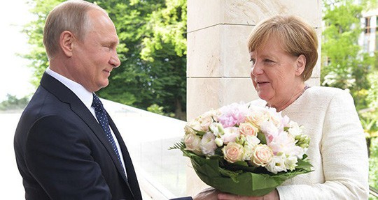 Quyền lực hoa hồng lợi hại của ông Putin - Ảnh 2.