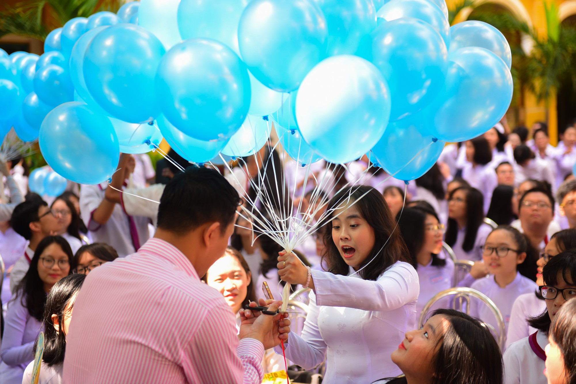 Nước mắt, nụ cười tràn ngập trong lễ trưởng thành của học sinh Sài Gòn - Ảnh 12.