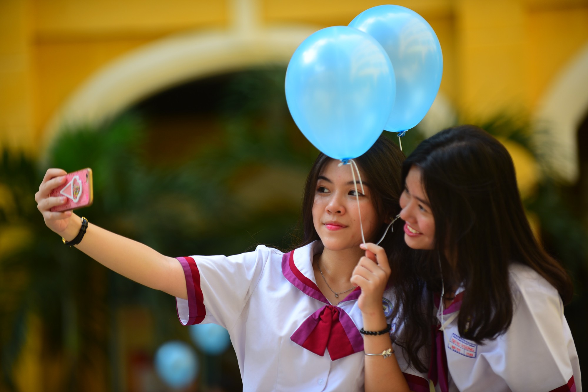 Nước mắt, nụ cười tràn ngập trong lễ trưởng thành của học sinh Sài Gòn - Ảnh 11.