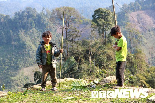Vùng đất trẻ em có hai của quý ở Hà Giang: Hé lộ nguyên nhân những đứa trẻ bị giời hành - Ảnh 2.