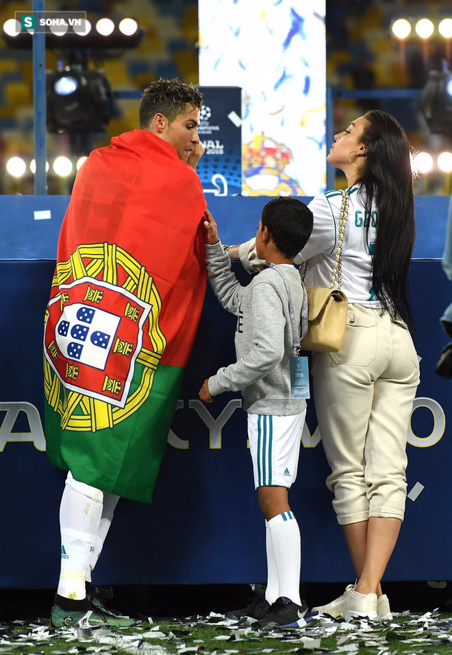 Ronaldo đòi làm rõ tương lai, Zidane & Ramos phản ứng cực nhanh - Ảnh 1.