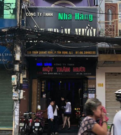 Kiểm tra nhà hàng trên đường Trần Quang Khải, gặp nữ thoát y - Ảnh 2.