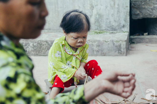 Hạnh phúc không lời của cô gái 30 tuổi mắc kẹt trong cơ thể trẻ lên 3, lớn lên và già đi trên tay mẹ  - Ảnh 22.