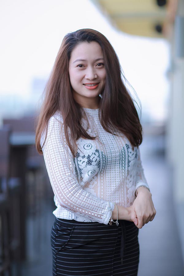 Nhan sắc của cô gái hiền lành, xinh đẹp nhất Phía trước là bầu trời sau 17 năm - Ảnh 9.