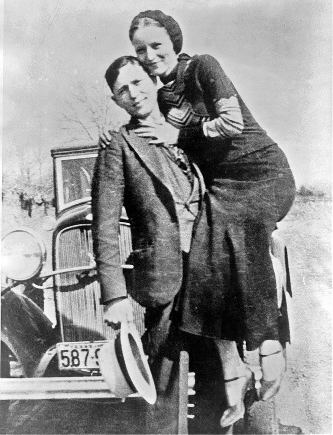 Bonnie và Clyde: Khao khát nổi tiếng nhưng trở thành cặp sát thủ khiến nước Mỹ khiếp sợ, chết đi mới hoàn thành tâm nguyện, được hàng ngàn người đưa tang  - Ảnh 3.