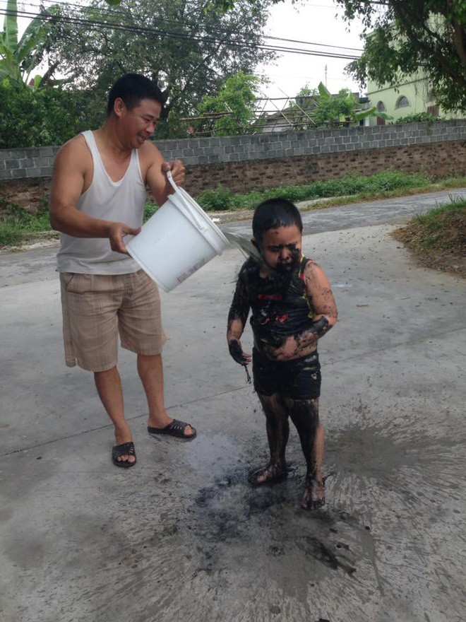 Cậu bé mũm mĩm khiến dân mạng vừa thương vừa phì cười khi mới tập xe đạp nhưng cứ tưởng mình là tay lái lụa - Ảnh 4.