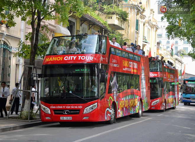 Chính thức khai trương tuyến xe buýt hai tầng mui trần đầu tiên ở Hà Nội: Giá vé 300.000/4h - Ảnh 4.