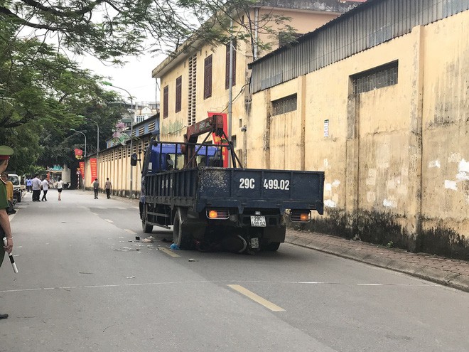 Nỗi đau tột cùng nơi quê nhà 3 mẹ con bị cuốn vào gầm xe tải tử vong - Ảnh 1.