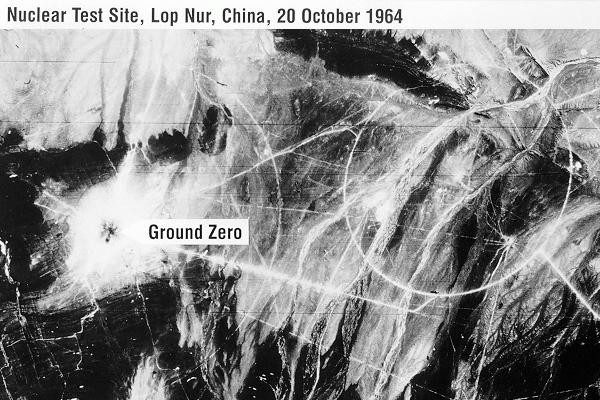 Phi công Trung Quốc trở về với quả bom H lủng lẳng dưới máy bay: 10.000 người chết khiếp - Ảnh 1.