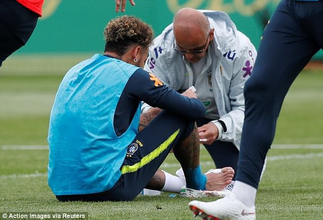 Neymar bất ngờ tái phát chấn thương trước thềm World Cup 2018 - Ảnh 1.