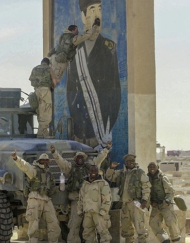 Chiến dịch “Tự do Iraq” của Mỹ lật đổ Tổng thống Saddam Hussein - Ảnh 11.