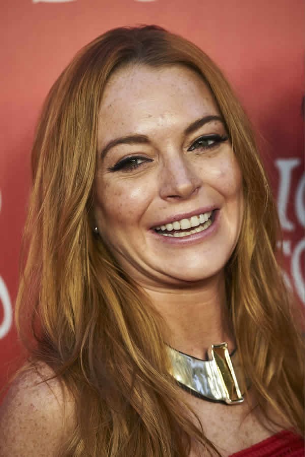Lindsay Lohan tuổi 32: Nhan sắc già nhăn nheo trước tuổi, phải chạy trốn khỏi Hollywood - Ảnh 9.