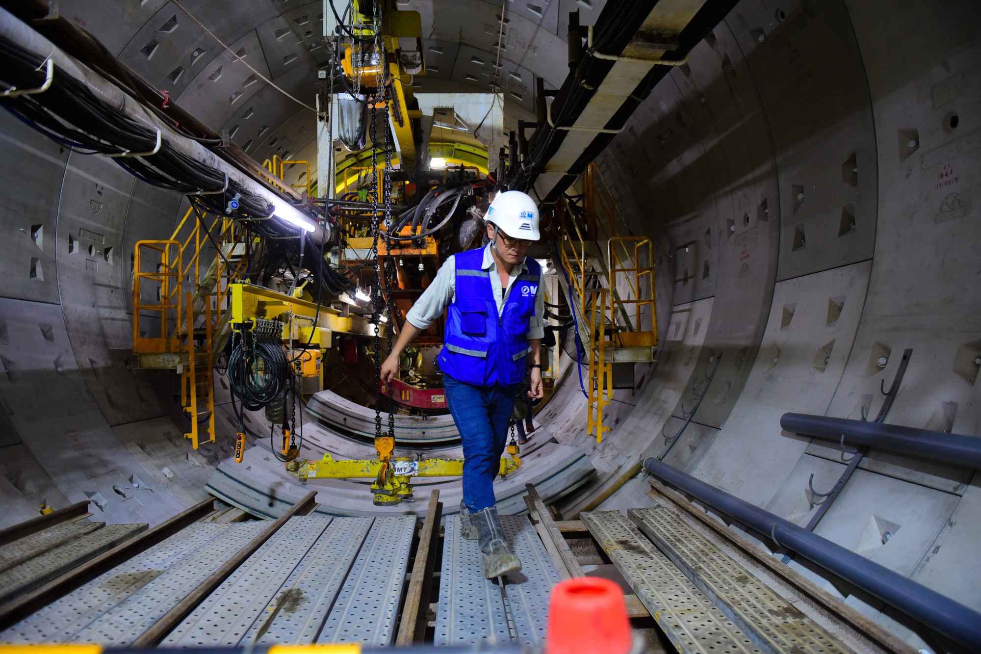 Cận cảnh đường hầm metro dưới lòng đất Sài Gòn - nơi không thể phân biệt ngày và đêm  - Ảnh 13.