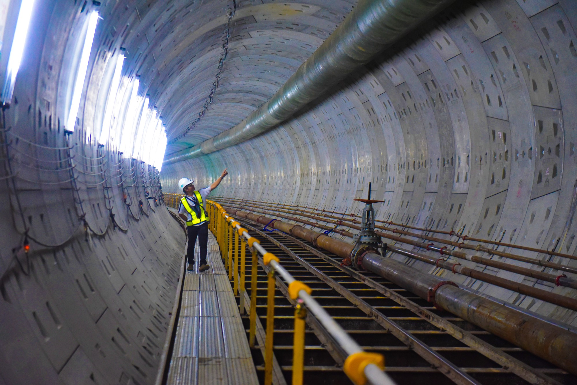 Cận cảnh đường hầm metro dưới lòng đất Sài Gòn - nơi không thể phân biệt ngày và đêm  - Ảnh 4.