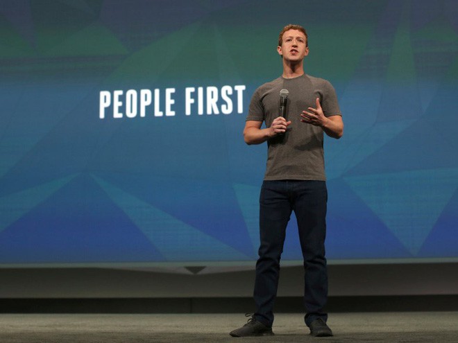 Sau 7 năm, cuối cùng Mark Zuckerberg cũng chịu thay combo áo xám-quần jeans thiếu muối huyền thoại - Ảnh 3.