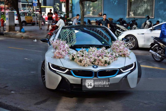 &Ocirc;ng x&atilde; thiếu gia chuẩn bị d&agrave;n xe hơn chục tỷ đến đ&oacute;n Diệp L&acirc;m Anh trong lễ rước d&acirc;u diễn ra s&aacute;ng nay - Ảnh 1.