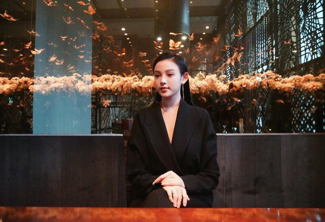 Sự thay đổi của các hotgirl sau khi lấy chồng đại gia: Từ cô nàng kẹo ngọt đến phu nhân sang chảnh - Ảnh 19. Sự thay đổi của các hotgirl sau khi lấy chồng đại gia: Từ cô nàng kẹo ngọt đến phu nhân sang chảnh - Ảnh 19.