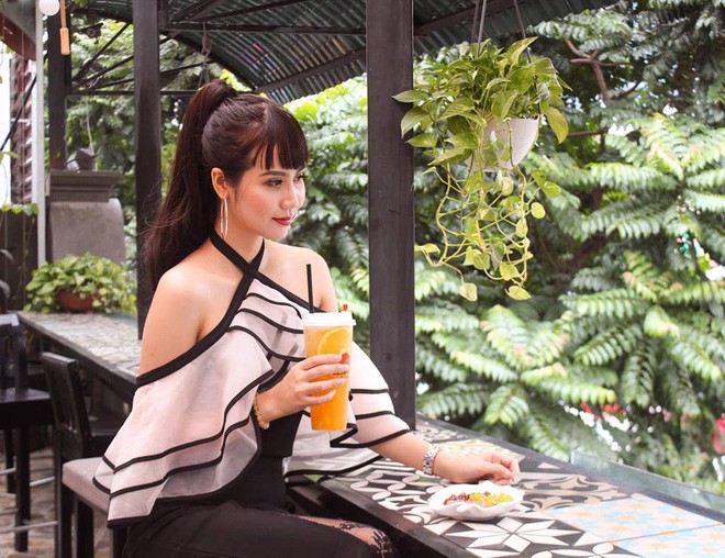 Sự thay đổi của các hotgirl sau khi lấy chồng đại gia: Từ cô nàng kẹo ngọt đến phu nhân sang chảnh - Ảnh 39. Sự thay đổi của các hotgirl sau khi lấy chồng đại gia: Từ cô nàng kẹo ngọt đến phu nhân sang chảnh - Ảnh 39.