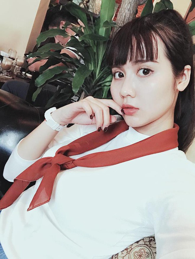 Sự thay đổi của các hotgirl sau khi lấy chồng đại gia: Từ cô nàng kẹo ngọt đến phu nhân sang chảnh - Ảnh 40. Sự thay đổi của các hotgirl sau khi lấy chồng đại gia: Từ cô nàng kẹo ngọt đến phu nhân sang chảnh - Ảnh 40.