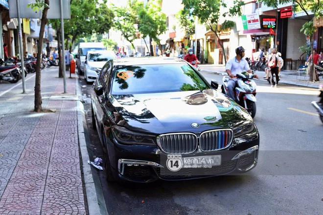 &Ocirc;ng x&atilde; thiếu gia chuẩn bị d&agrave;n xe hơn chục tỷ đến đ&oacute;n Diệp L&acirc;m Anh trong lễ rước d&acirc;u diễn ra s&aacute;ng nay - Ảnh 5.