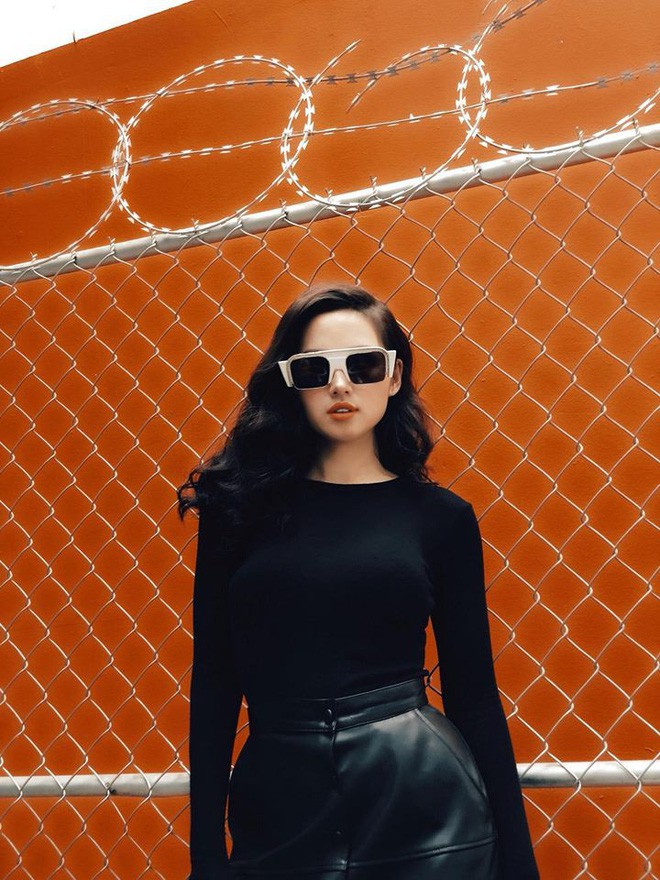 Sự thay đổi của các hotgirl sau khi lấy chồng đại gia: Từ cô nàng kẹo ngọt đến phu nhân sang chảnh - Ảnh 5. Sự thay đổi của các hotgirl sau khi lấy chồng đại gia: Từ cô nàng kẹo ngọt đến phu nhân sang chảnh - Ảnh 5.