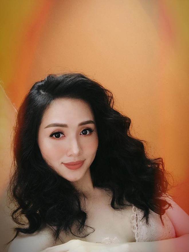 Sự thay đổi của các hotgirl sau khi lấy chồng đại gia: Từ cô nàng kẹo ngọt đến phu nhân sang chảnh - Ảnh 7. Sự thay đổi của các hotgirl sau khi lấy chồng đại gia: Từ cô nàng kẹo ngọt đến phu nhân sang chảnh - Ảnh 7.