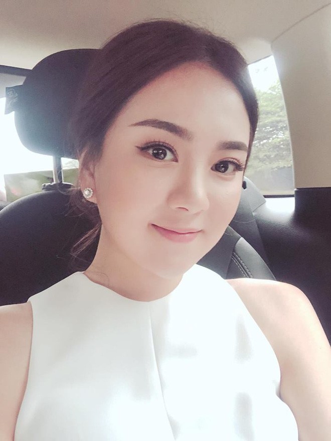 Sự thay đổi của các hotgirl sau khi lấy chồng đại gia: Từ cô nàng kẹo ngọt đến phu nhân sang chảnh - Ảnh 63. Sự thay đổi của các hotgirl sau khi lấy chồng đại gia: Từ cô nàng kẹo ngọt đến phu nhân sang chảnh - Ảnh 63.