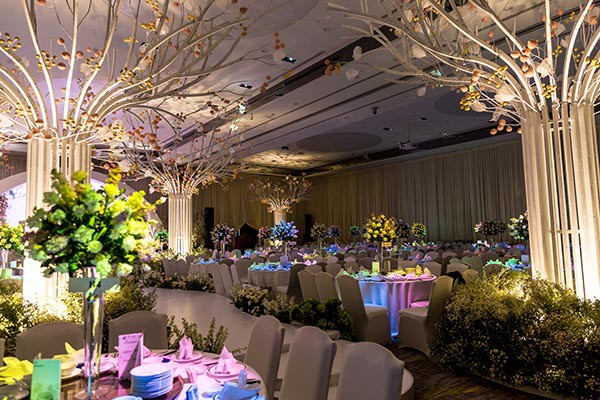 Cường Đô la hộ tống Đàm Thu Trang, Diệp Lâm Anh hạnh phúc hôn chồng - Ảnh 9. Cường Đô la hộ tống Đàm Thu Trang, Diệp Lâm Anh hạnh phúc hôn chồng - Ảnh 9.