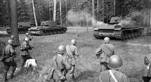 Sư đoàn thiết giáp Phát xít bị chặn đứng bởi… 1 xe tăng Hồng quân - Ảnh 2.